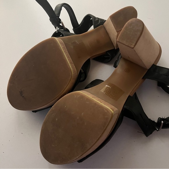 Dolce Vita Black Strappy Block Heels 10 - Picture 6 of 6